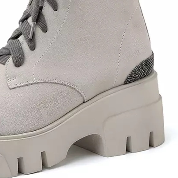 LATEST TREND OFF-WHITE GENUINE SUEDE LEATHER BOOTS WITH BEADING AND LECES - Picture 7 of 16